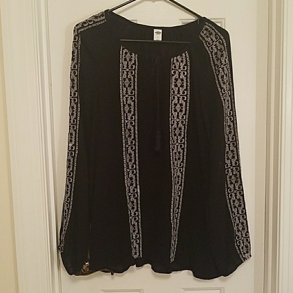 Old Navy Tops - Old Navy black and white blouse